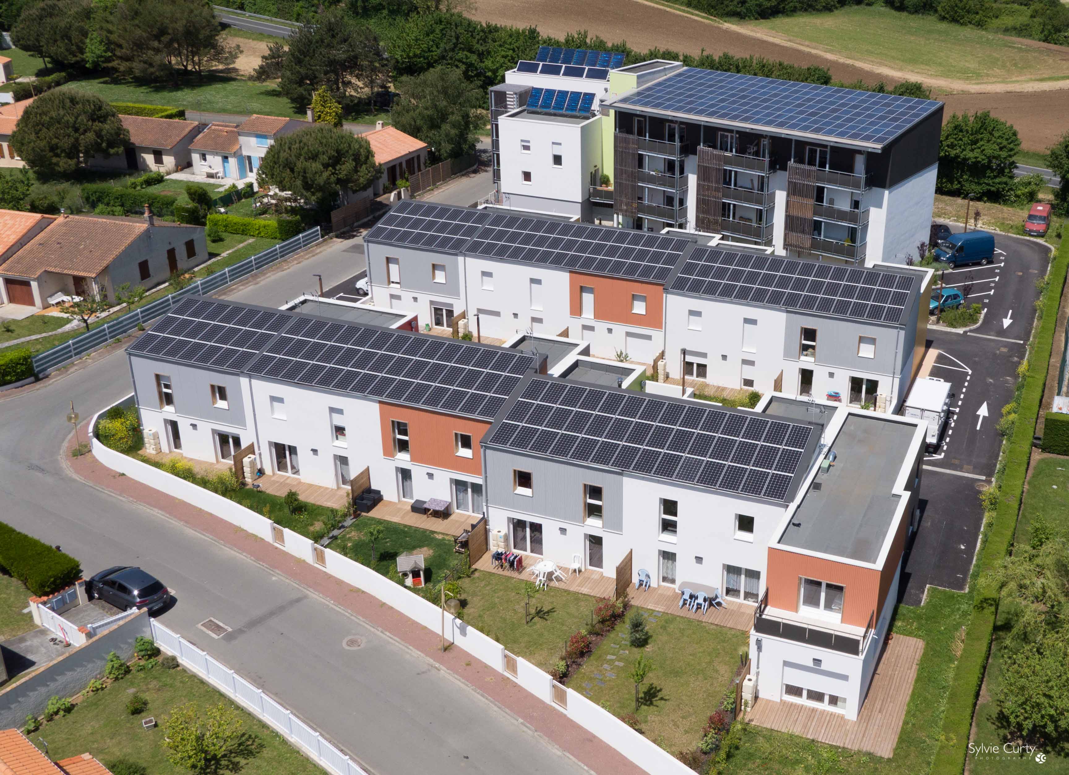drone 17 photo drone la rochelle charente-maritime 17 drone la rochelle photo aerienne 17000 saintes ile de re photographe photographie la rochelle drone pilote de drone vendee rochefort sur mer 86 - 17000 - 33000 - bordeaux