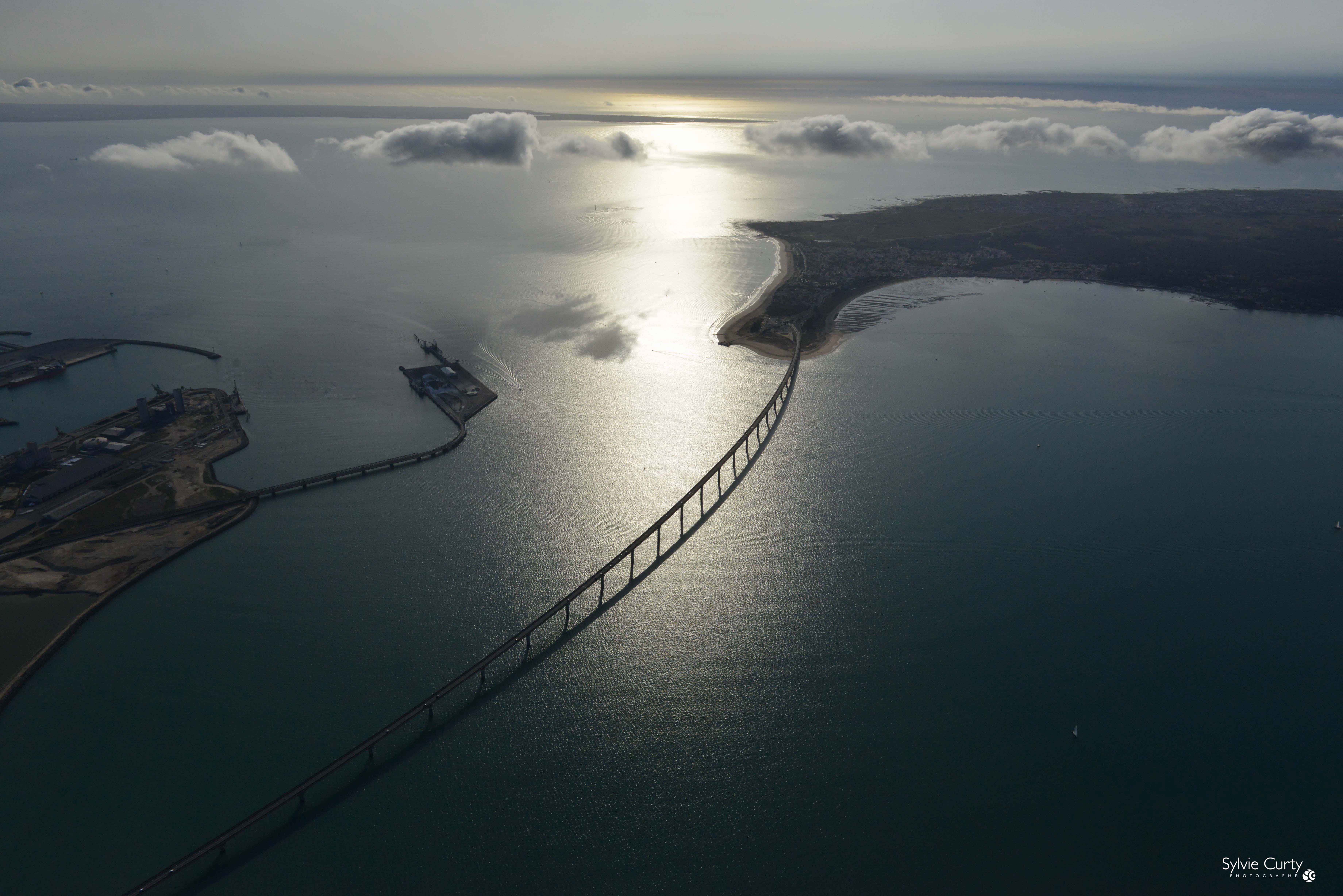 photo en drone la rochelle charente-maritime 17 drone la rochelle photo aerienne 17000 saintes ile de re photographe photographie la rochelle drone pilote de drone vendee rochefort sur mer